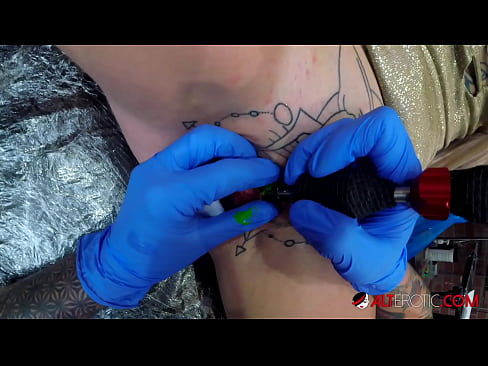 ❤️ Tsis tshua muaj tattooed hottie Sully Savage tau txais tattoo ntawm nws clitoris ❤  Russian porn  ntawm hmn.cassino-vulkan646.ru%